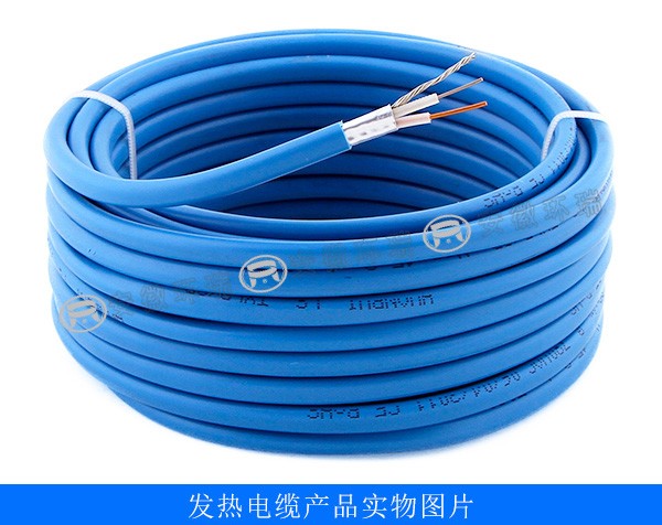 Il sistema di cavi riscaldanti viene utilizzato per sciogliere la neve e il ghiaccio sul tetto della serra per la semina delle piante.